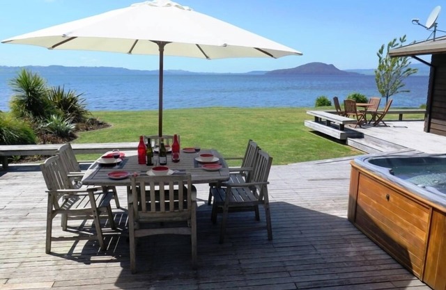 Waikuta Lakeside Lodge on Lake Rotorua