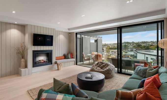 Two Mile Bay Apartment | The Moorings Apartment 6