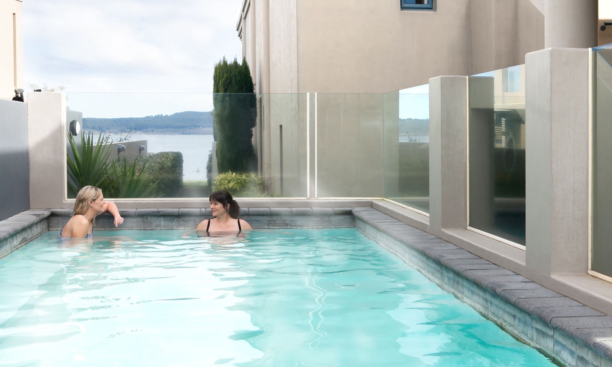 Waipahihi Hotel | Boulevard Waters