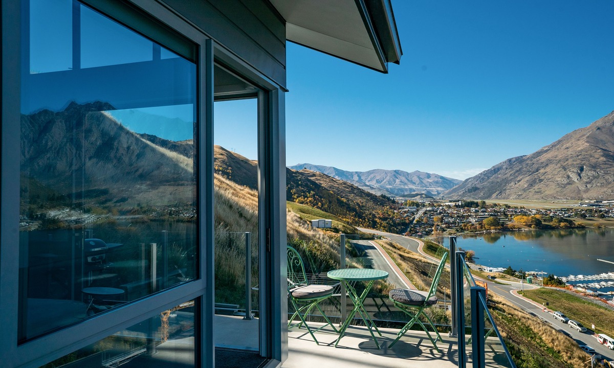 Frankton House | MODERN ALPINE LIVING SPECTACULAR VIEW