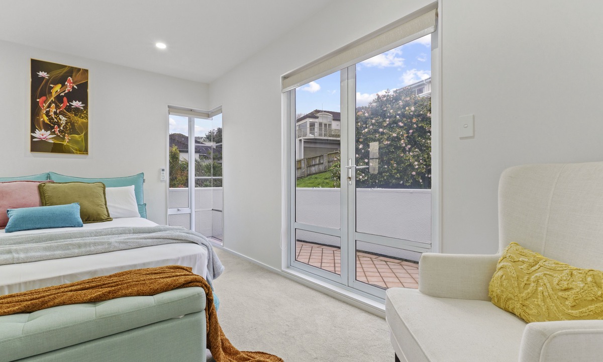 Hillsborough Villa | High-end Modern Villa Spa Pool & Views