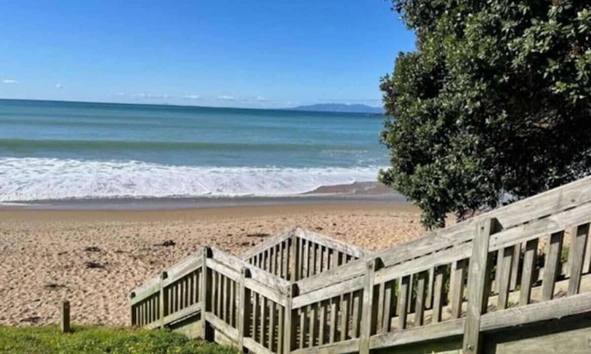 Oneroa House | The beach is calling!