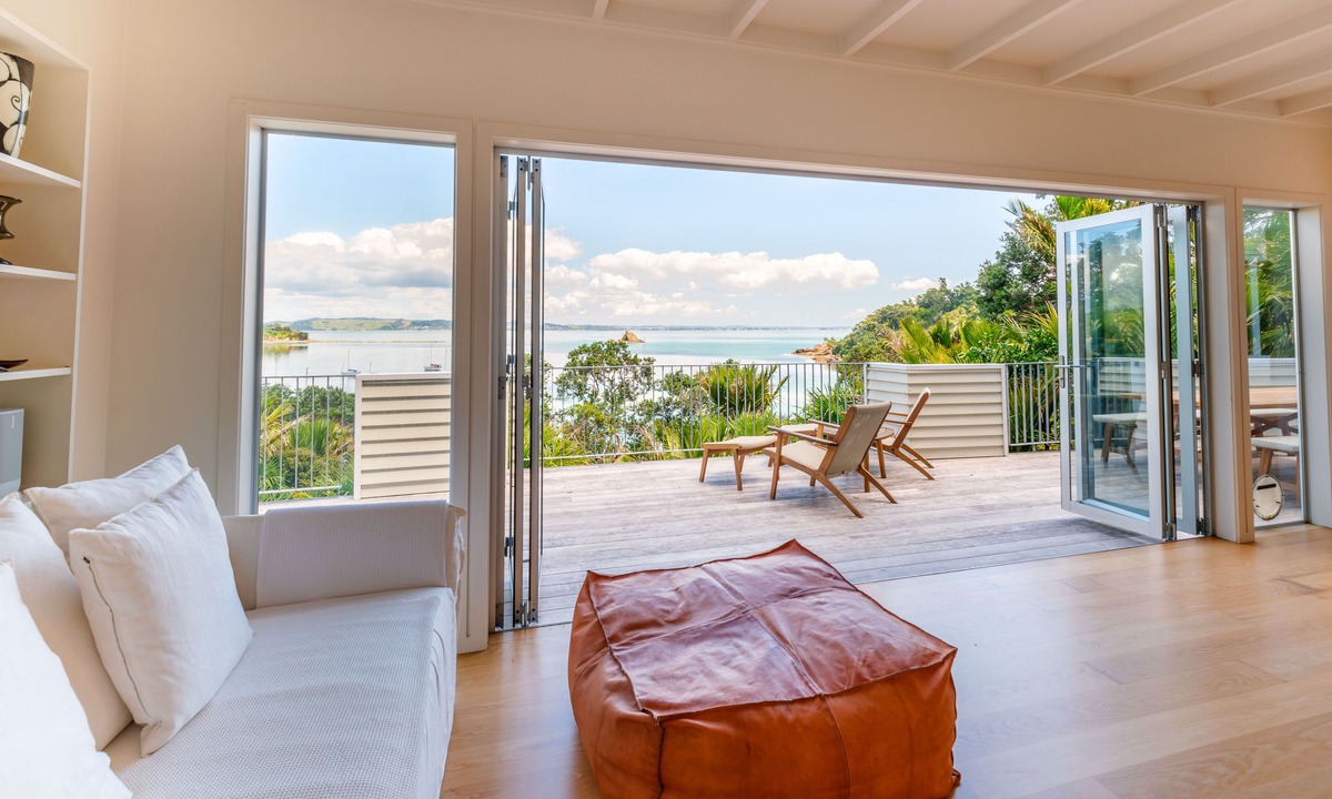 Omiha Villa | Koi Waiheke with private beach access