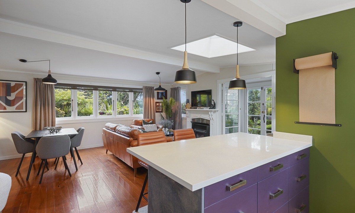 Titirangi Apartment | Tranquil Bush Haven - Gardens - Bayview