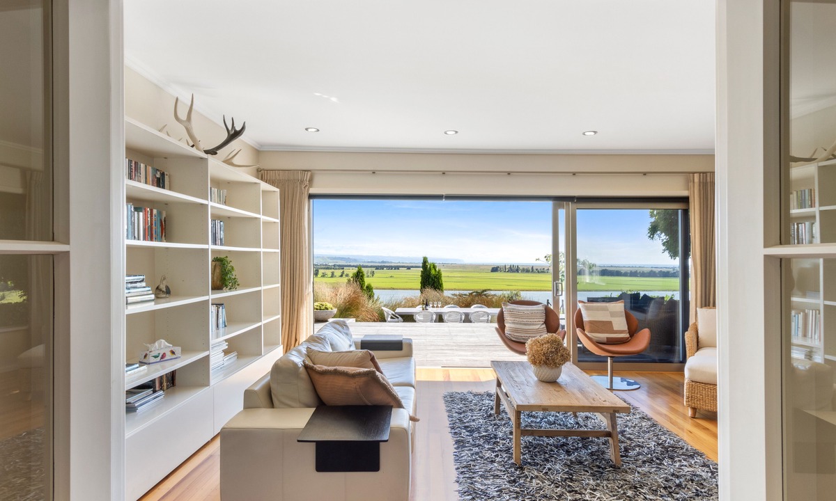 Poraiti House | Slice of Heaven - Napier Holiday Home