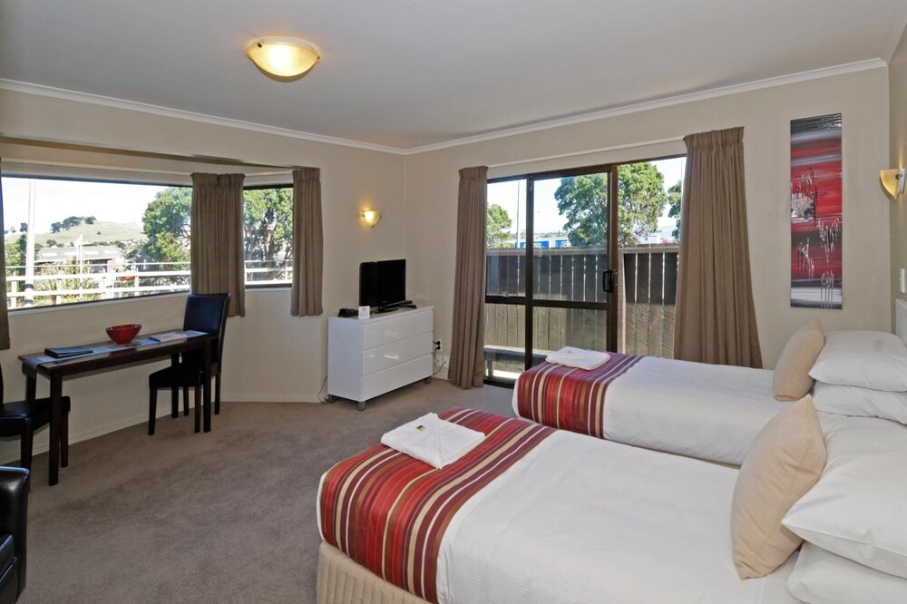 Onehunga Hotel | Airport Harbour View Motel