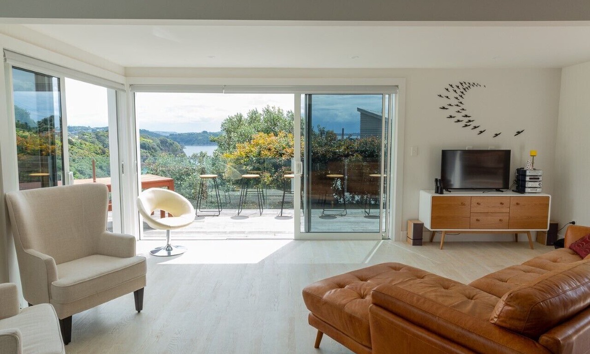 Waiheke Island Villa | The Kingfisher House - Oneroa