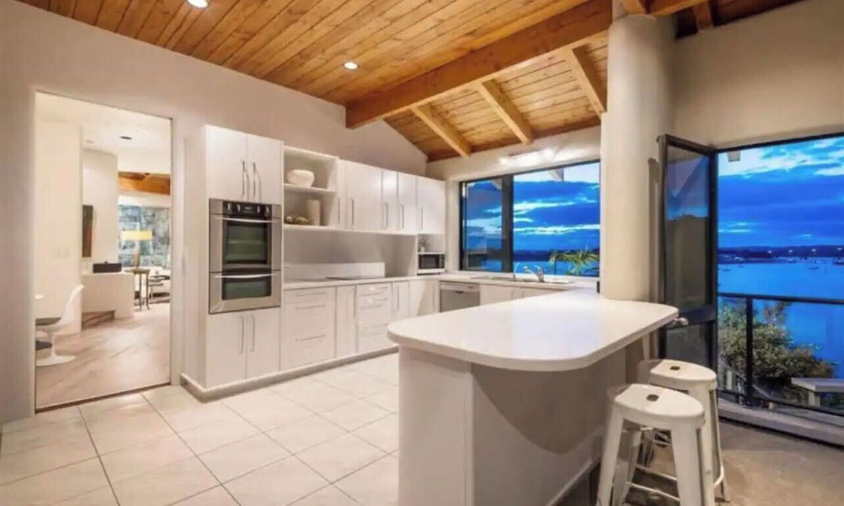 Beach Haven House | Iconic Estate -Unique Waterfront Experience