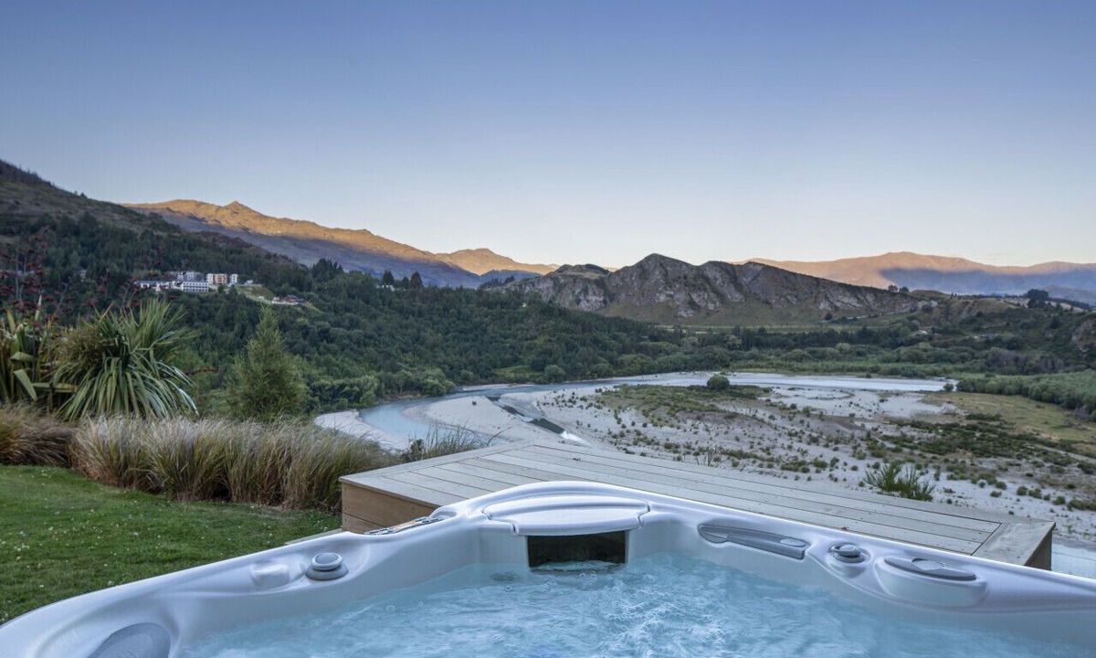 Arthur's Point House | The Point - Villa by the river