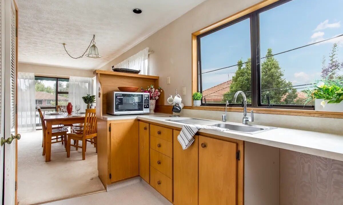Epsom House | Prime Location! 4BR Sunny Character Home Near CBD