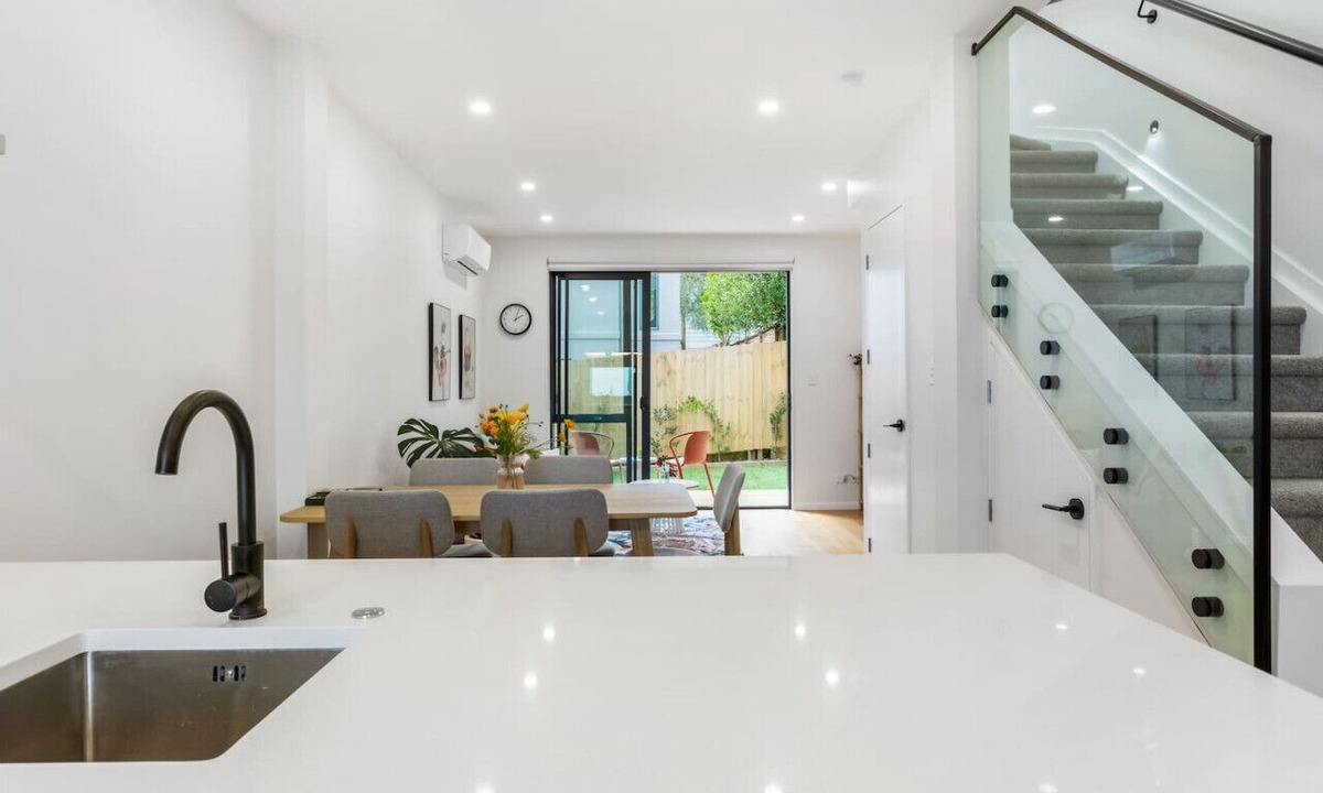 Greenlane - Ellerslie House | Exceptional 2BR in Ellerslie | Prime TV | WiFi |