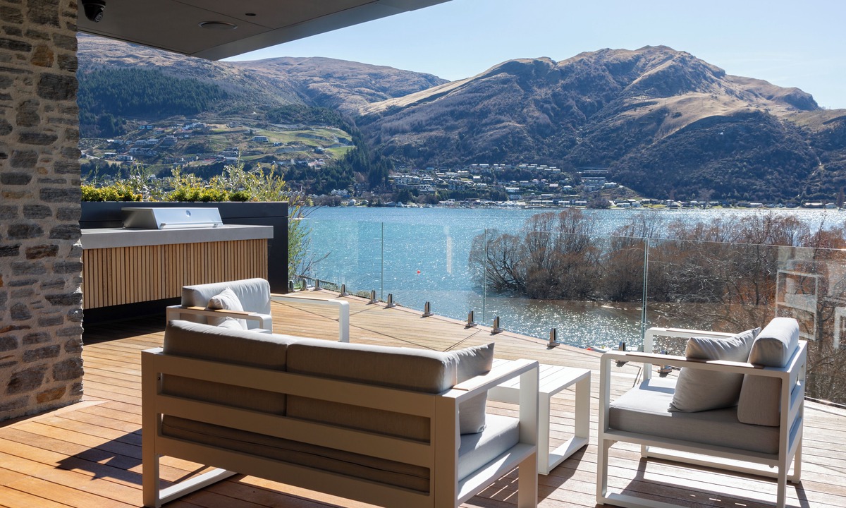 Kelvin Heights House | Amazing New Lakefront House In Queenstown