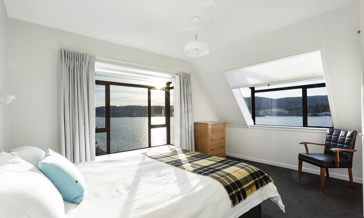 Dunedin House | Harbour Views