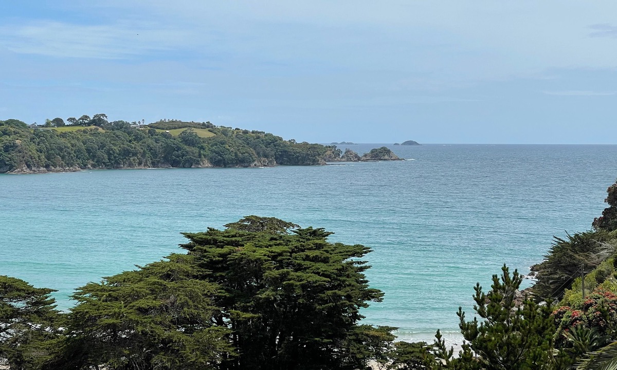 Oneroa House | Classic Kiwi Bach by the Beach