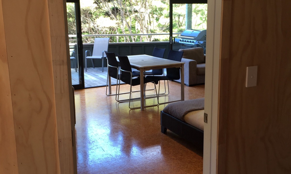 Raglan Apartment | Sunny Elevated (Rimu Studio) with Sea Views
