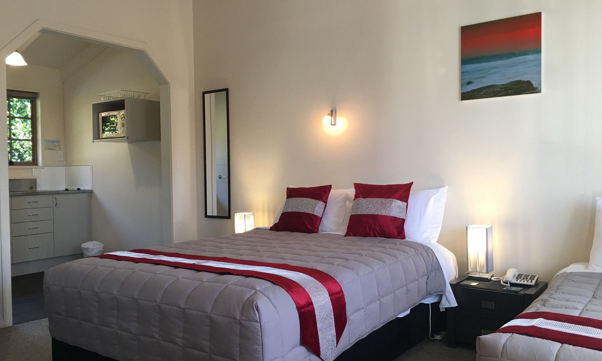 Oamaru Hotel | Colonial Lodge Motel