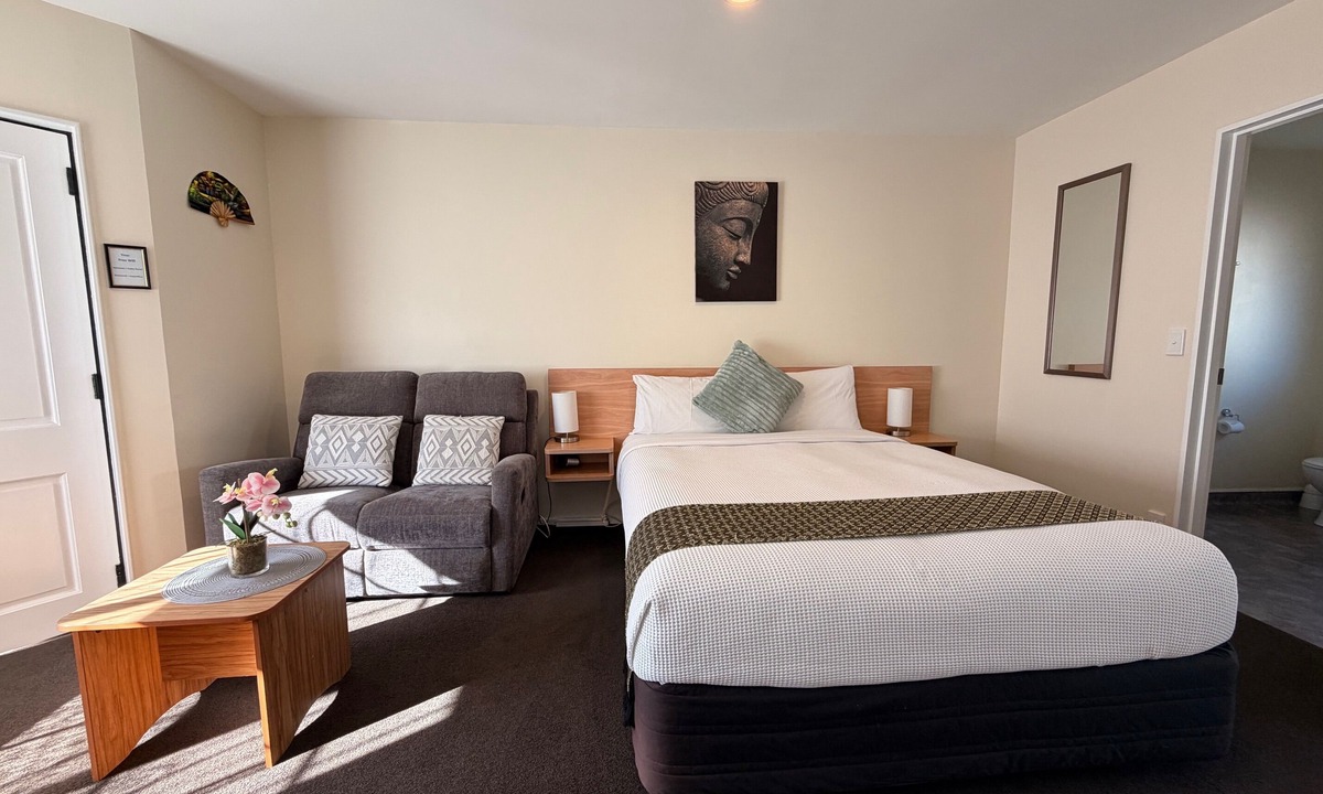 Tahunanui Hotel | Tudor Lodge Motel