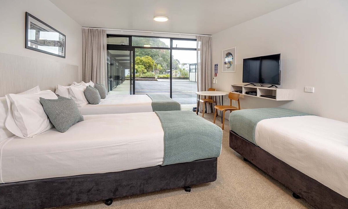 Whakatane Hotel | The Com Plex Motel