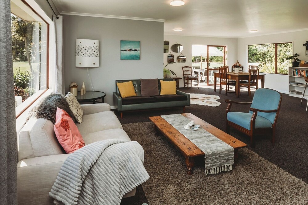 Kaitake House | WHAREPUNI OAKURA RETREAT