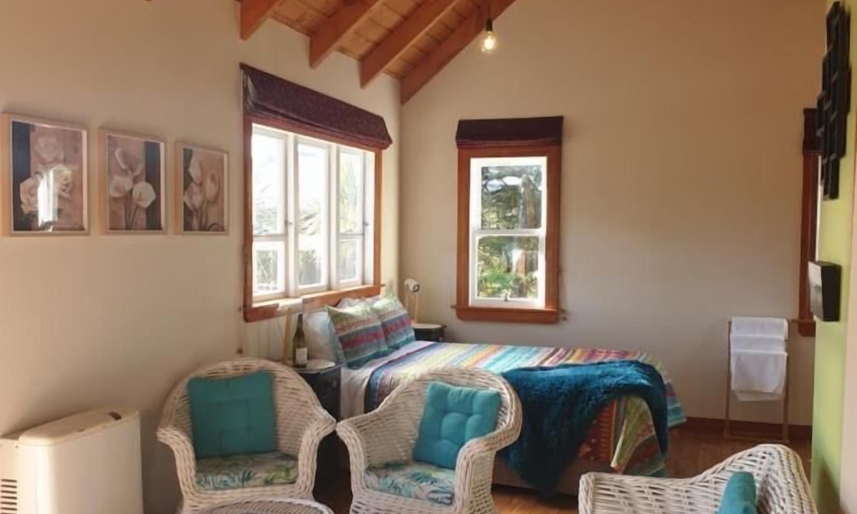 Hokitika Cottage | The Blackhouse Cottage
