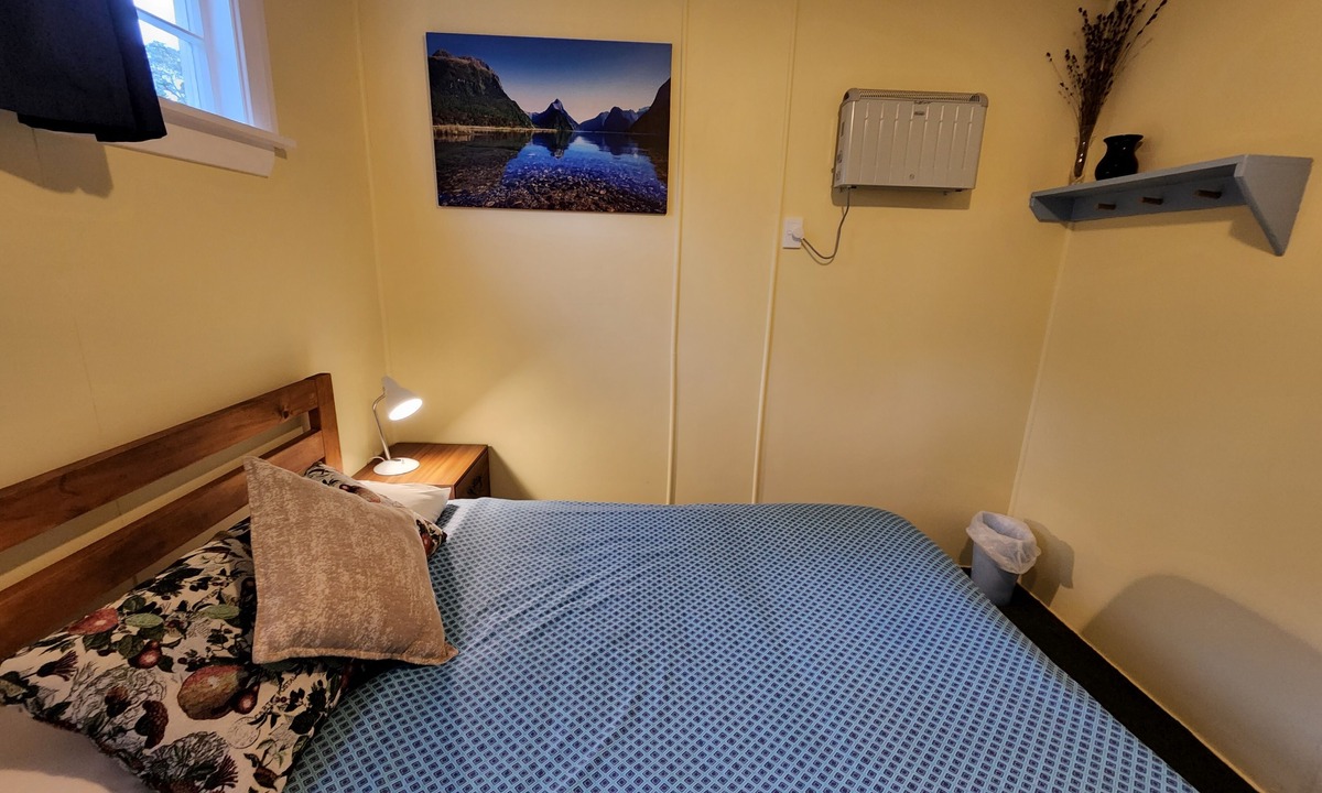 Manapouri Cabin | Possum Lodge