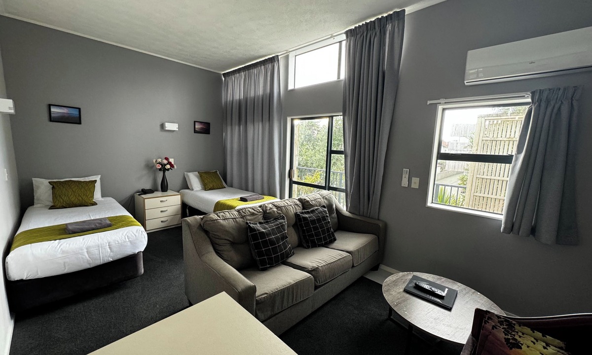 Paraparaumu Beach Hotel | Wrights By The Sea Motel