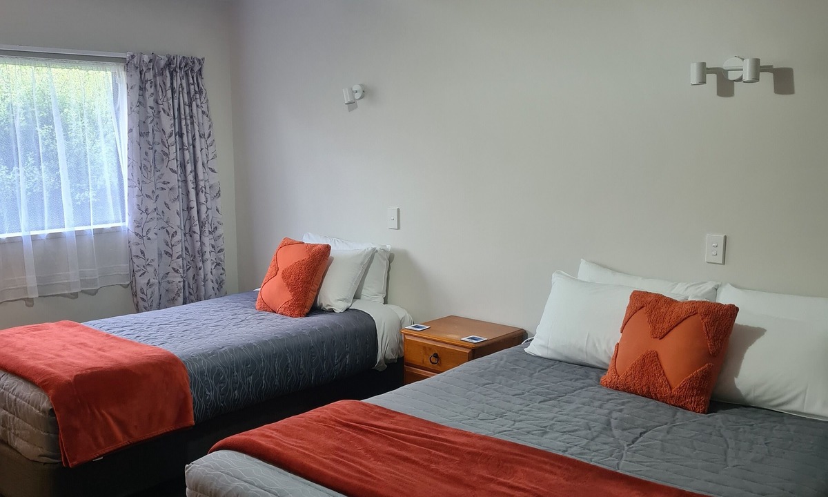 Te Anau Hotel | Arran Motel
