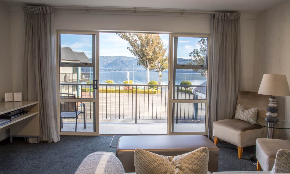 Te Anau Hotel | Radfords on the Lake