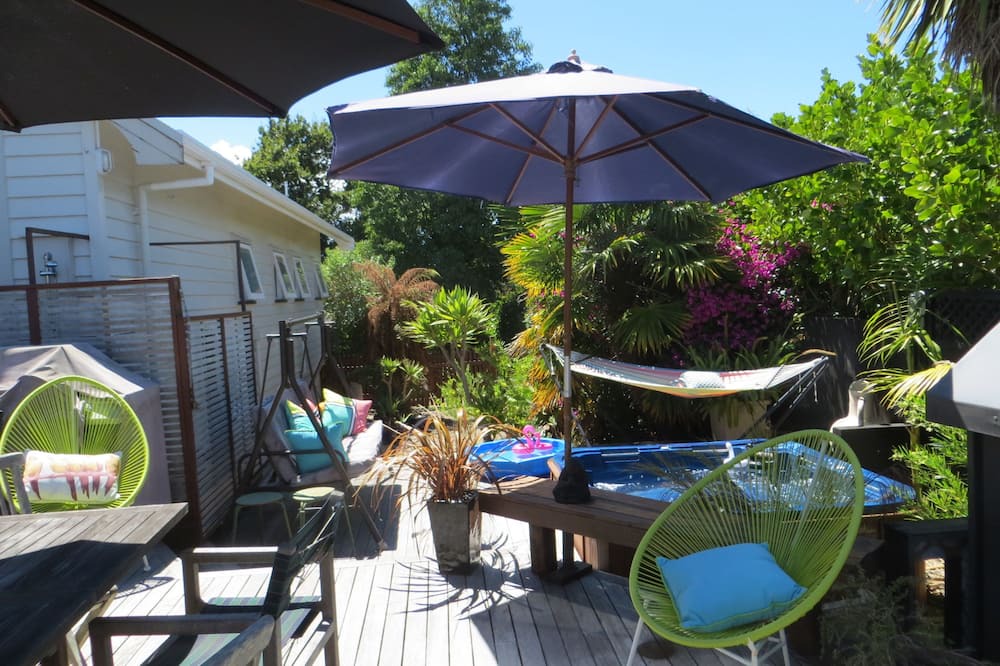 Totara Bed & Breakfast | Cotswold Cottage