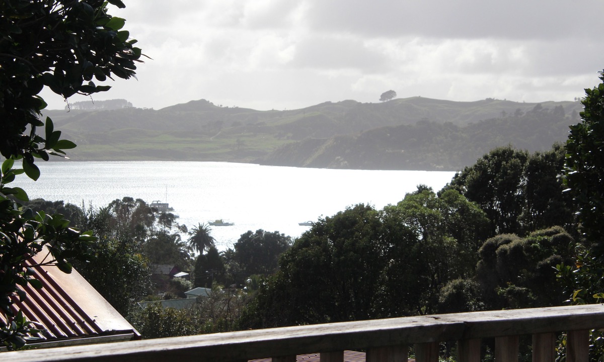 Raglan House | HarbourViews, North Facing and recently renovated.