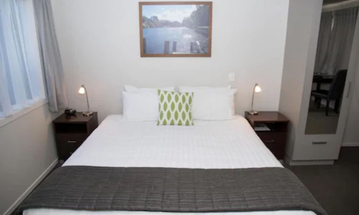 Hamilton Hotel | Arena Court Motel