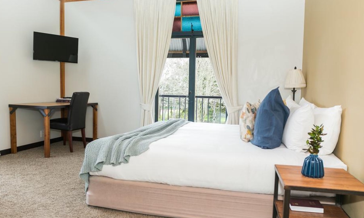 Tamahere Hotel | The Narrows Landing
