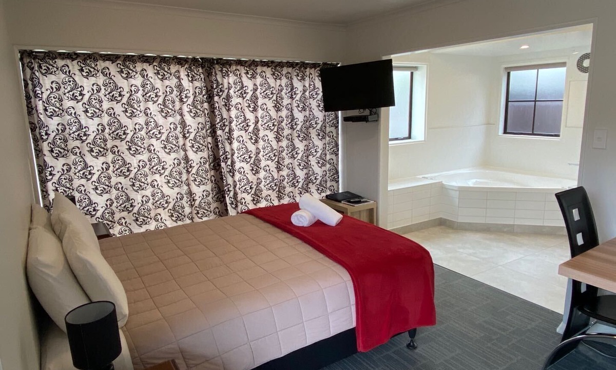 Merivale Hotel | Southern Comfort Motel