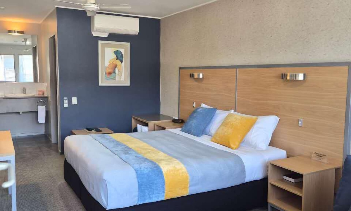 New Plymouth Hotel | Landmark Manor Motel
