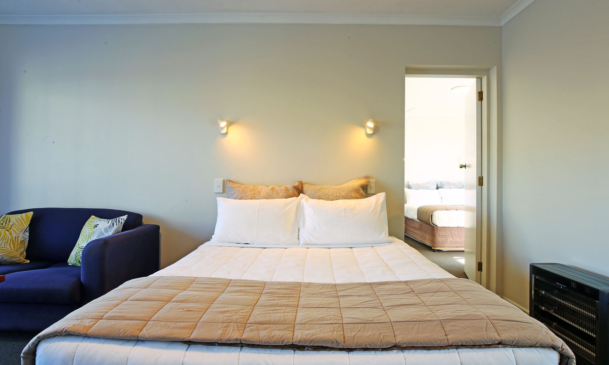 Oamaru Hotel | 289 Midway Motel