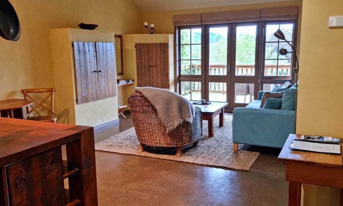 Cambridge Hotel | Huntington Stables Retreat Accommodation