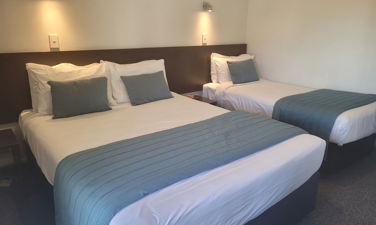 Merivale Hotel | Ashford Motor Lodge