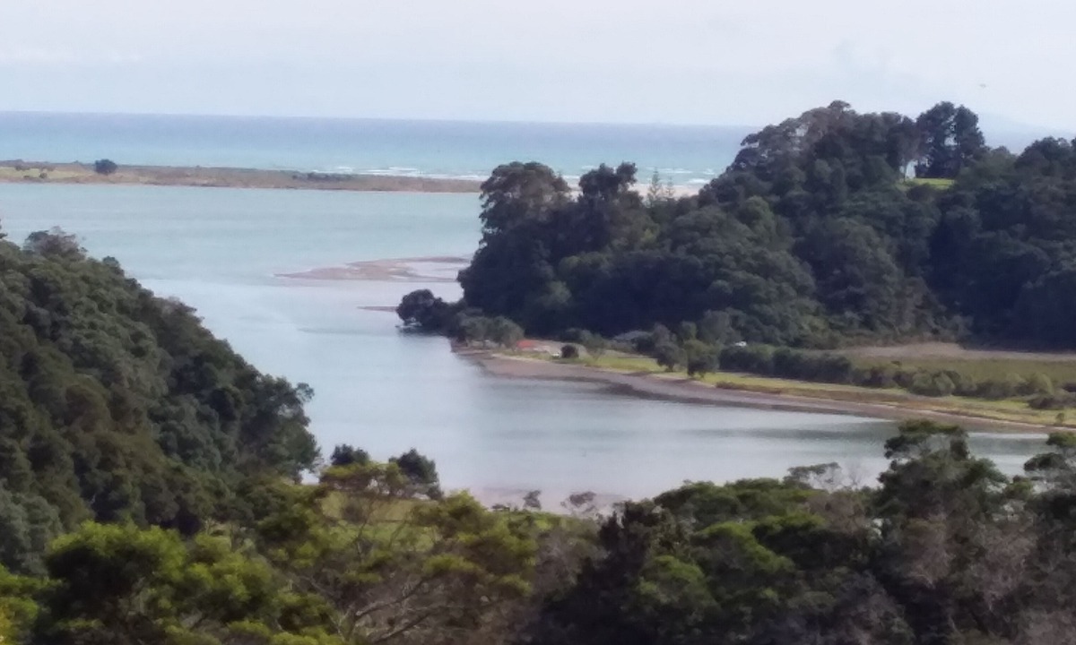 Waiotahi Cabin | 4WD Off the grid timber cabin, Panoramic views, Lovers nook !