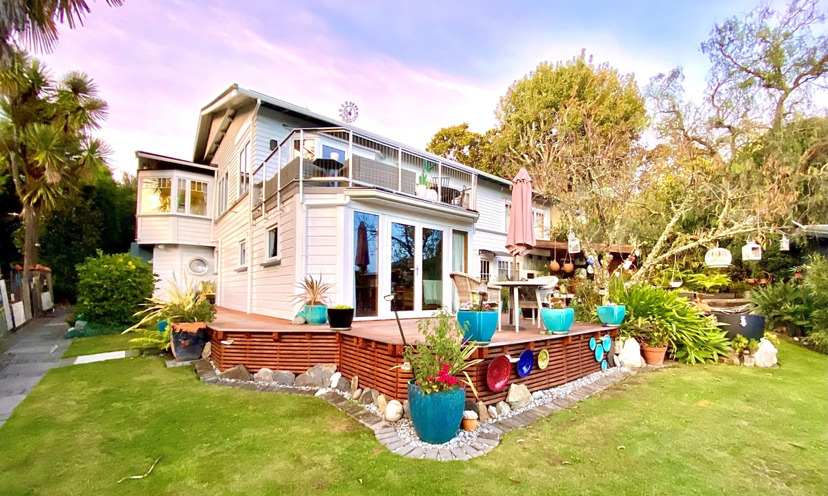 Nelson Bed & Breakfast | Ah House Nelson City B&B