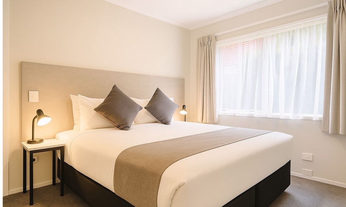 Mangere Hotel | BK's Pioneer Motel