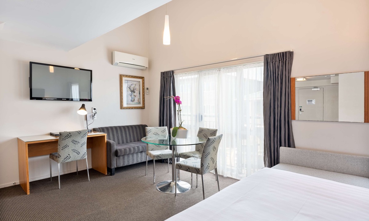 Epsom Hotel | Best Western Newmarket Inn & Suites