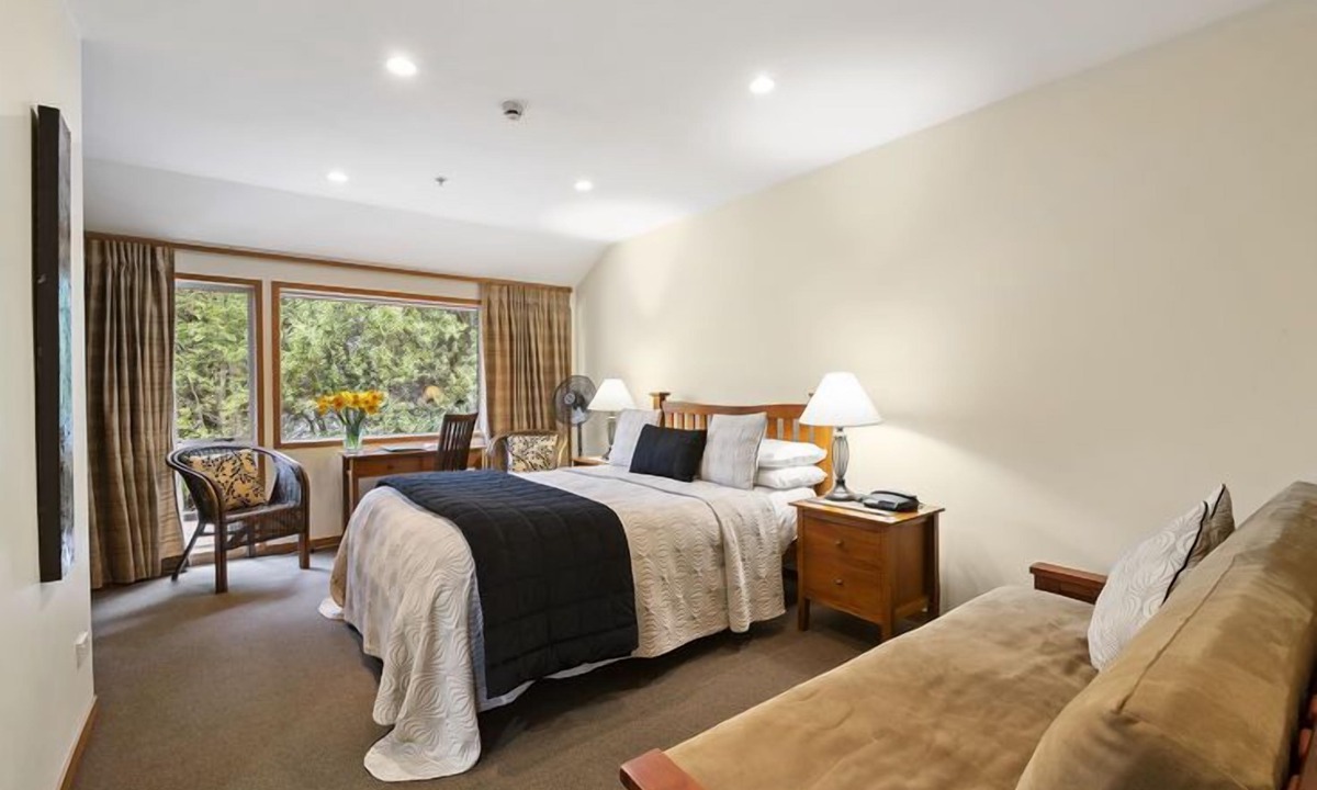 Christchurch City Centre Cabin | The Classic Villa