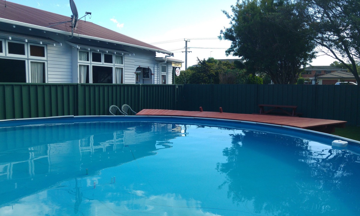 Levin Hotel | Redwood Lodge Motel