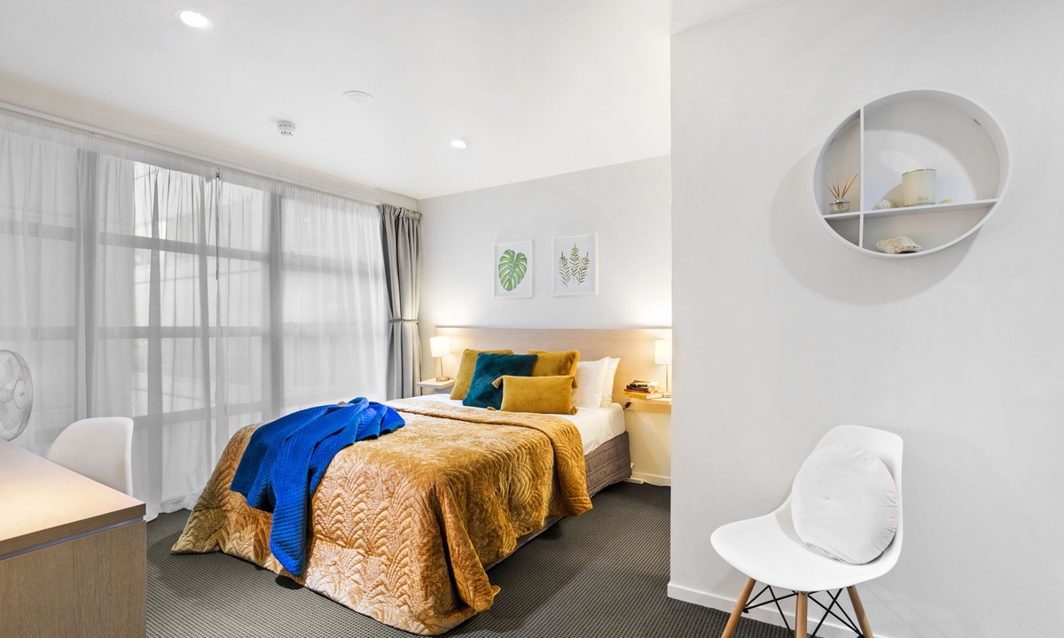 Grafton Apartment | Decorated Central City Apt w 2 Bathrooms
