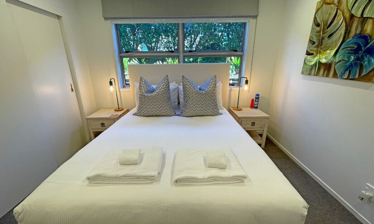 Oneroa House | With a bonus late check-out of 11am