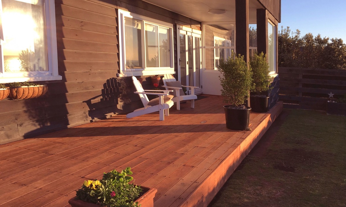 Oakura House | Te Moana - A perfectly situated and homely bach.