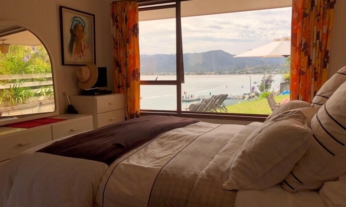 Tairua House | Absolute waterfront with stunning views