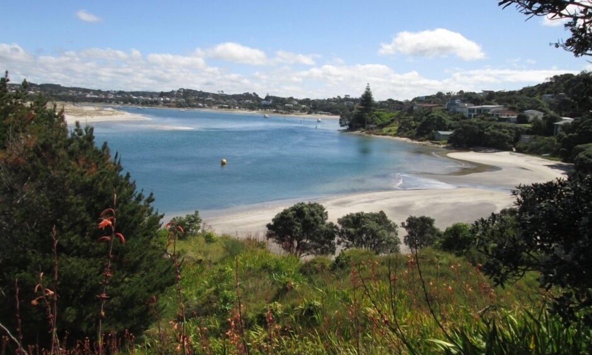 Mangawhai Heads House | Close to beaches, cafes and popular golf course.