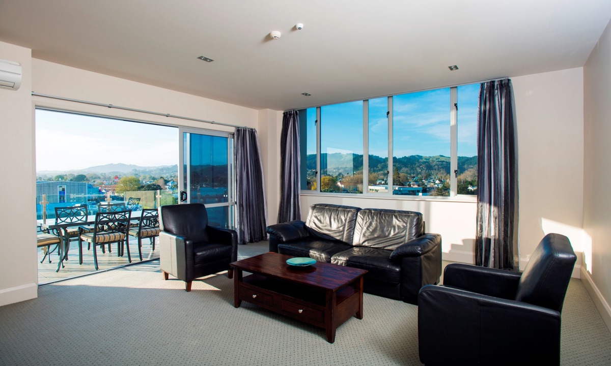 Gisborne Hotel | Emerald Hotel