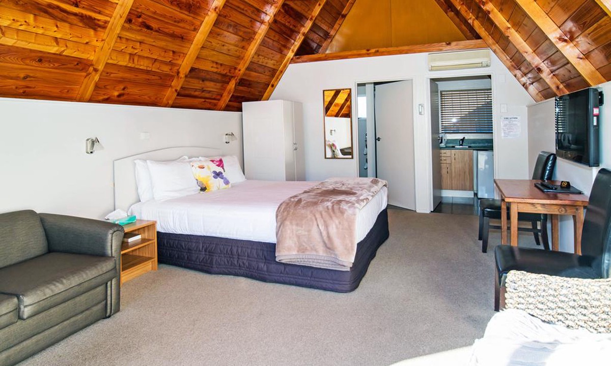 Twizel Hotel | Mountain Chalets Motel